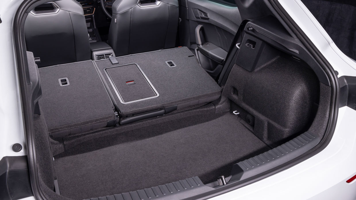 Cupra Leon V 2023 boot