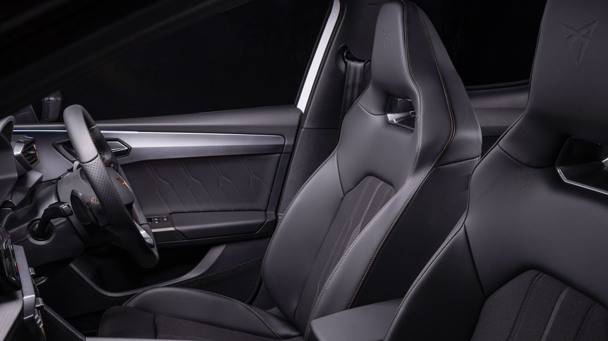 Cupra Leon V 2023 front seats