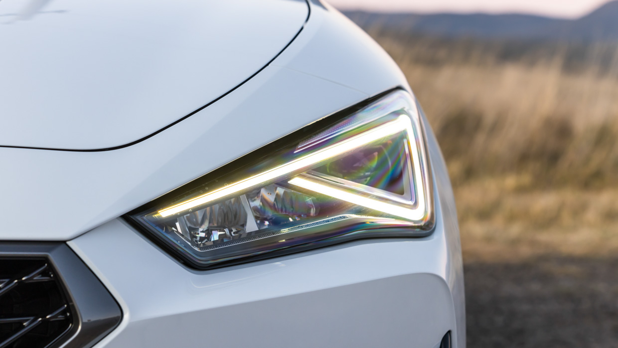 Cupra Leon V 2023 headlight