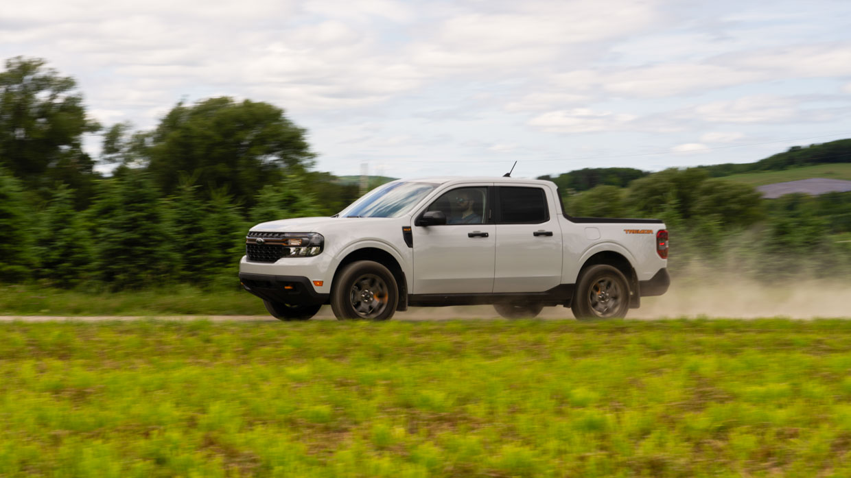Ford Maverick 2023 driving front 2