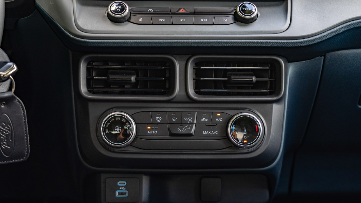 Ford Maverick Tremor 2023 interior climate control