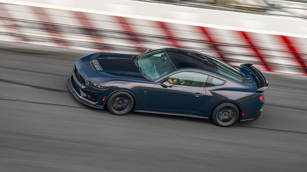 Ford Mustang Dark Horse 2024 driving front 3/4 5