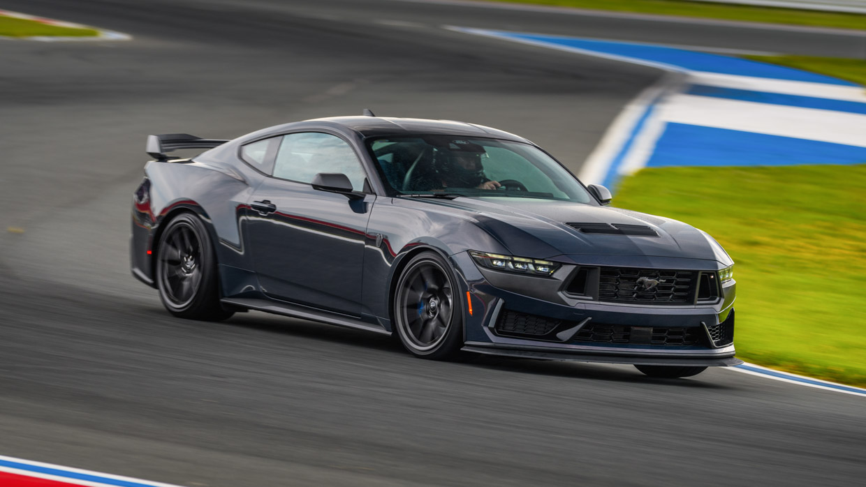 Ford Mustang Dark Horse 2024 driving front 3/4 4