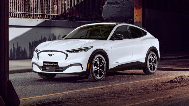 Ford Mustang Mach-E Select 2023 front 3/4