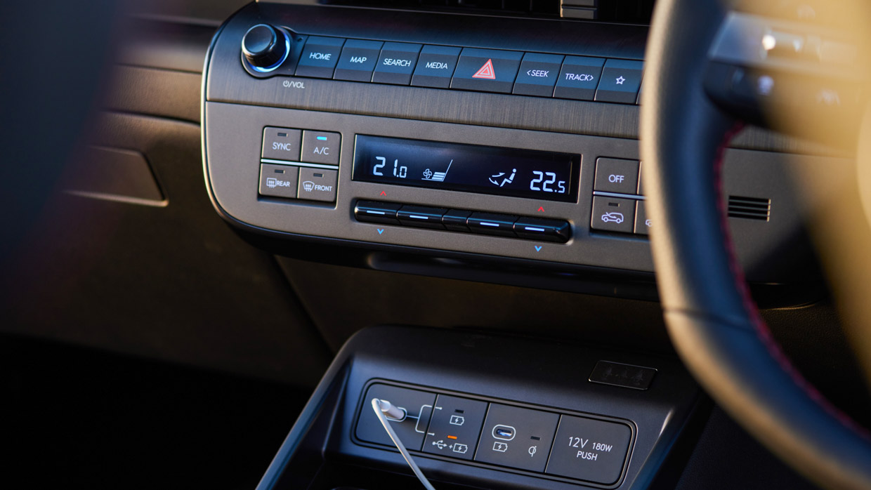 Hyundai Kona Premium N Line 2023 interior buttons