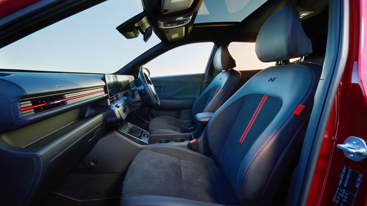 Hyundai Kona Premium N Line 2023 front seats