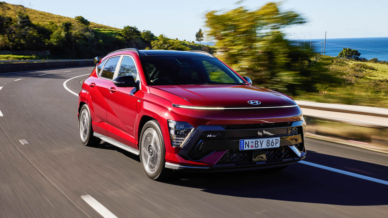 Hyundai Kona Premium N Line 2023 driving front 3/4 highway 3