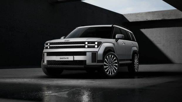 2024 Hyundai Santa Fe front 3/4 static shot