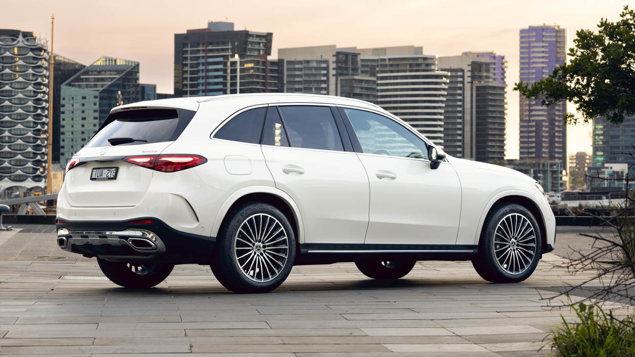 Mercedes-Benz GLC 300 4Matic 2023 rear 3/4 city