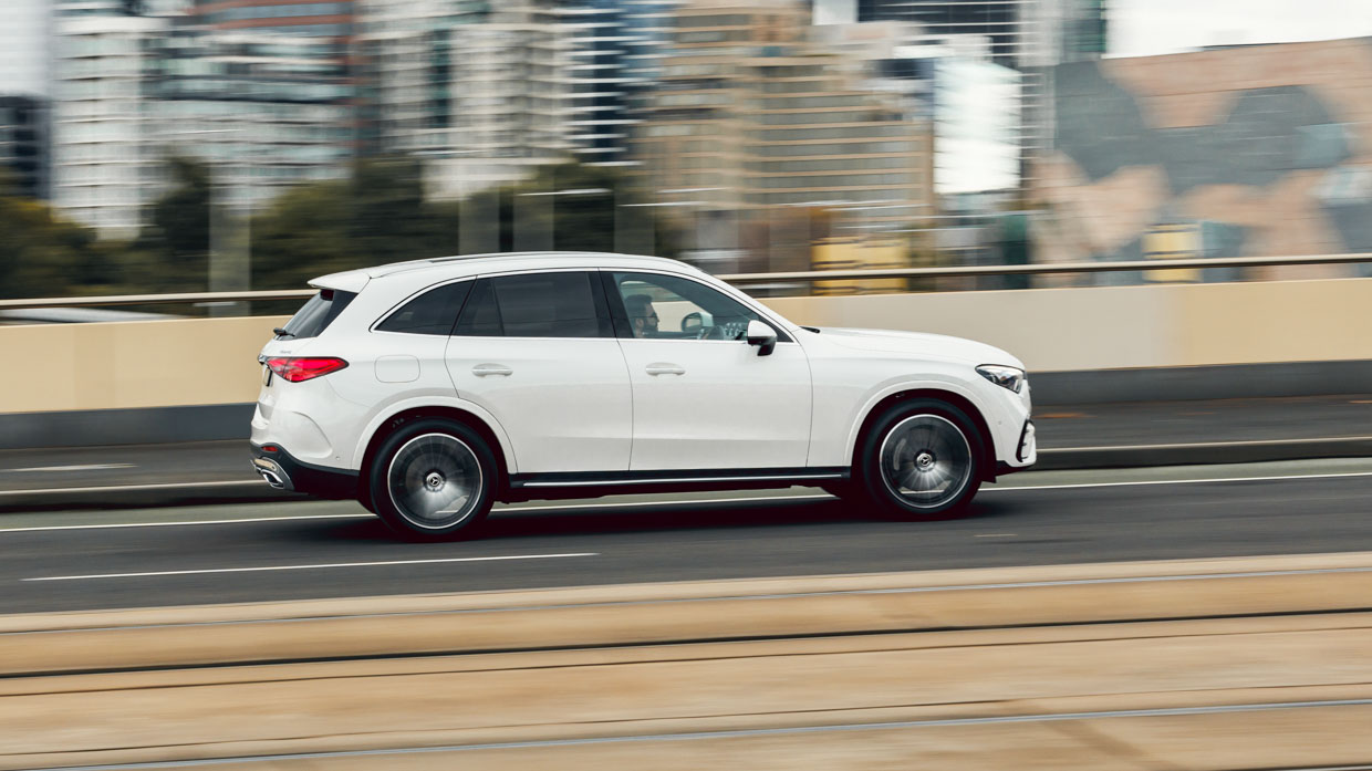 Mercedes-Benz GLC 300 4Matic 2023 driving side