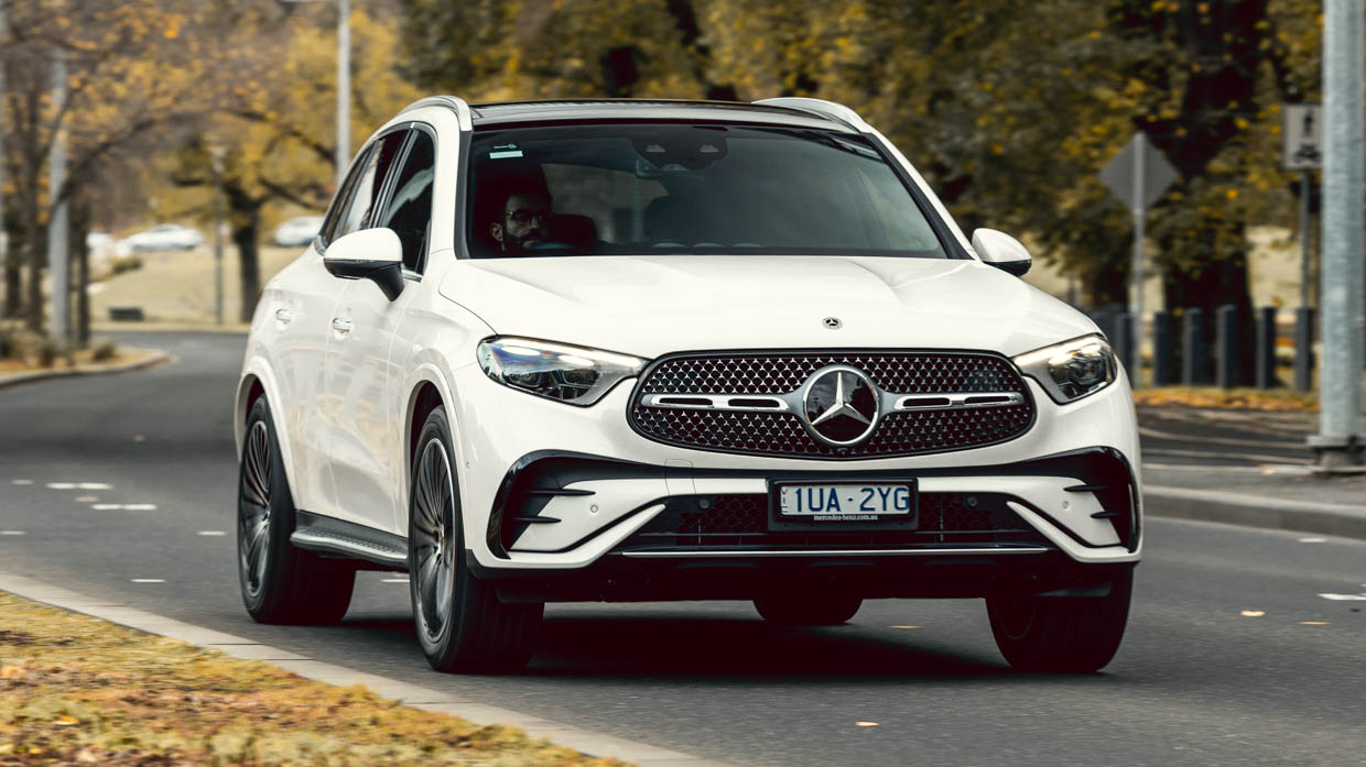 Mercedes-Benz GLC 300 4Matic 2023 front 3/4 thumbnail