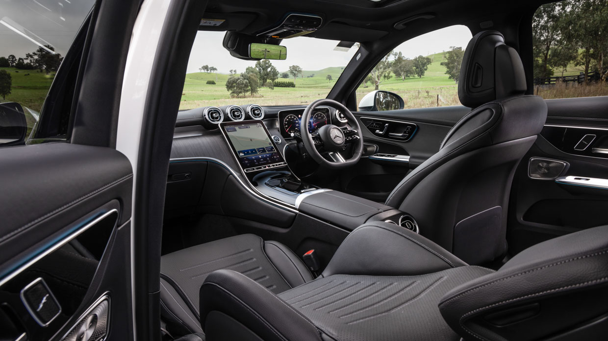 Mercedes-Benz GLC 300 4Matic 2023 interior