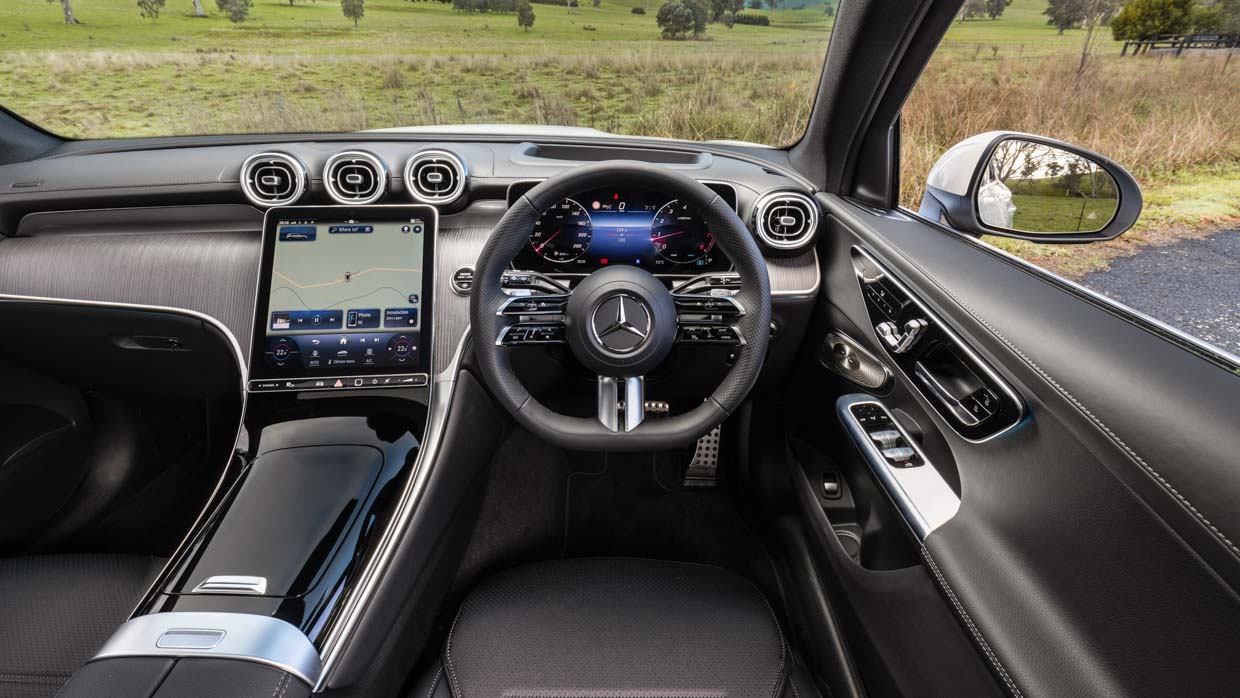 Mercedes-Benz GLC 300 4Matic 2023 interior 2