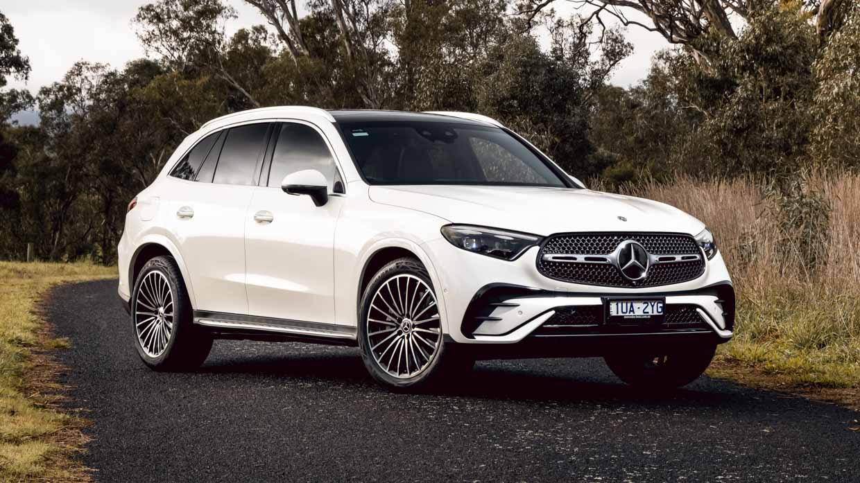 Mercedes-Benz GLC 300 4Matic 2023 front 3/4