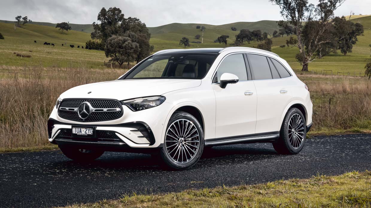 Mercedes-Benz GLC 300 4Matic 2023 front 3/4 2
