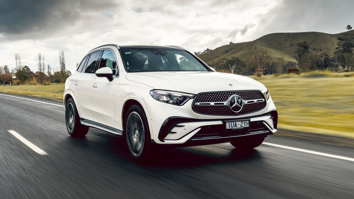 Mercedes-Benz GLC 300 4Matic 2023 driving