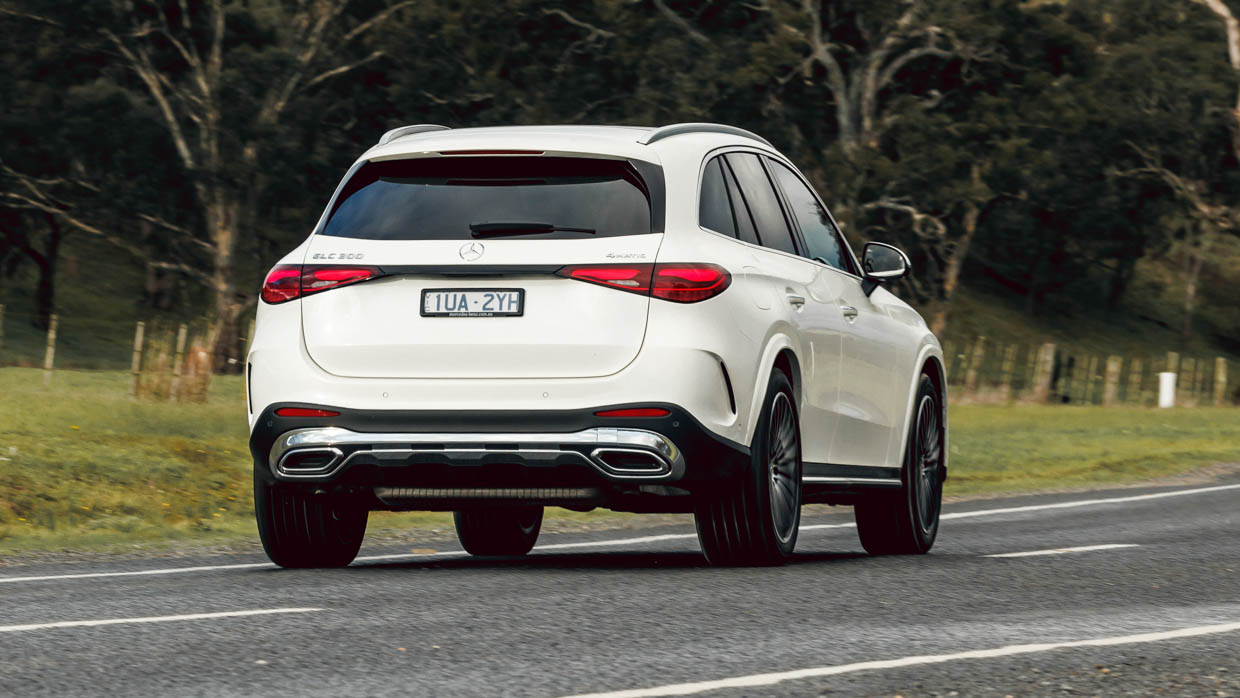 Mercedes-Benz GLC 300 4Matic 2023 driving rear