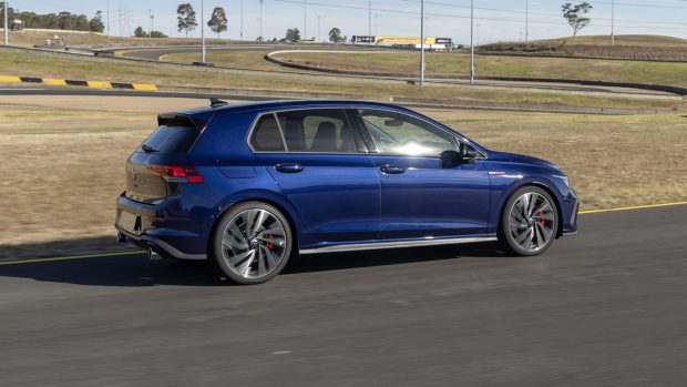 Volkswagen Golf GTI 2023-3