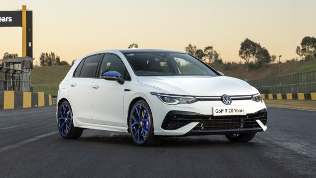 Volkswagen Golf R 20 years 2023 front 3/4