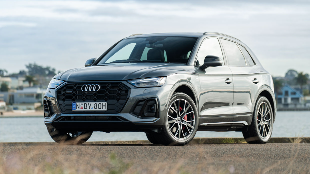 Audi Q5 55 TFSIe 2023 front 3/4