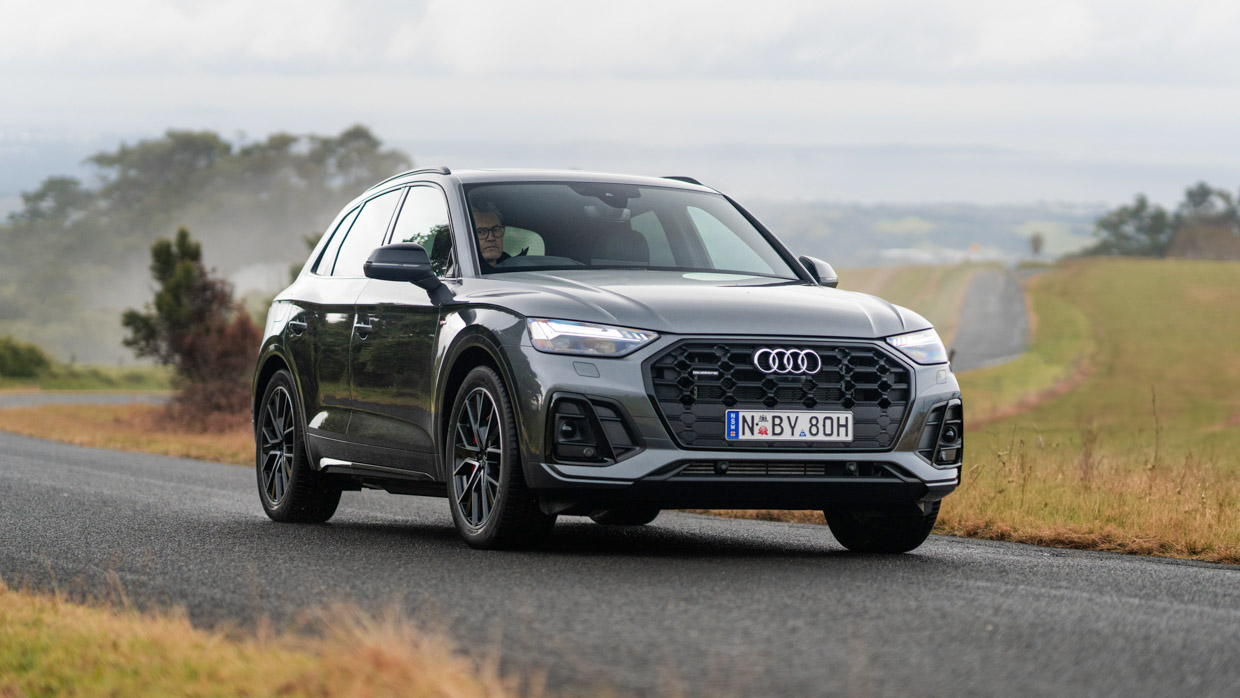Audi Q5 55 TFSIe 2023 driving front 2