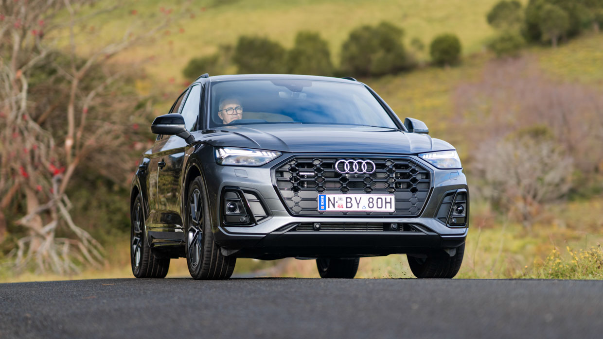 Audi Q5 55 TFSIe 2023 driving front