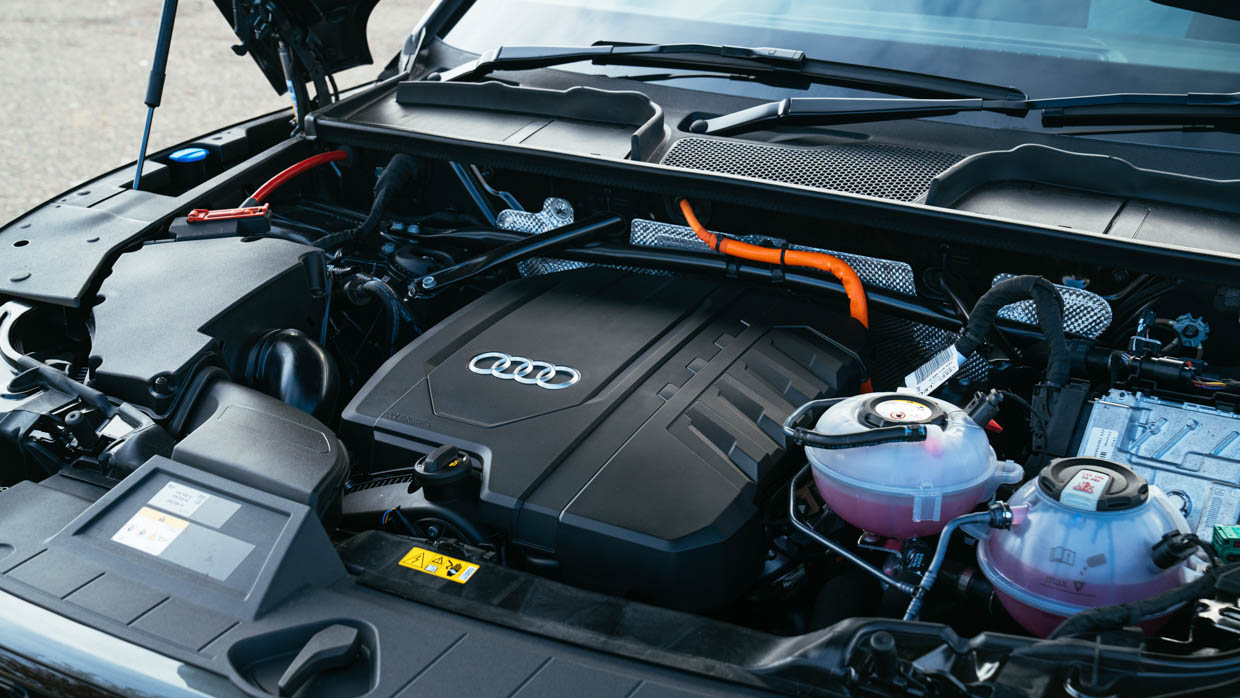 Audi Q5 55 TFSIe 2023 engine