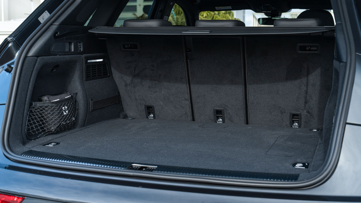 Audi Q5 55 TFSIe 2023 boot