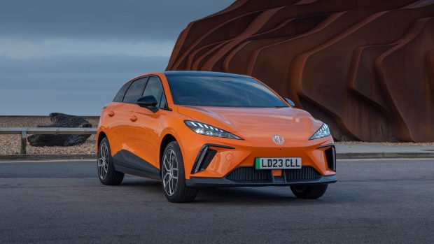 2023 MG4 orange front 3/4 static