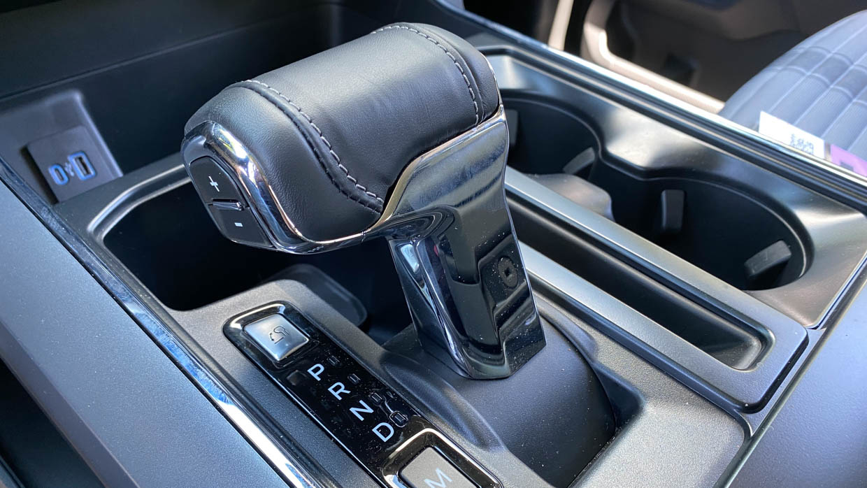 Ford F-150 XLT Heritage Edition 2023 shifter