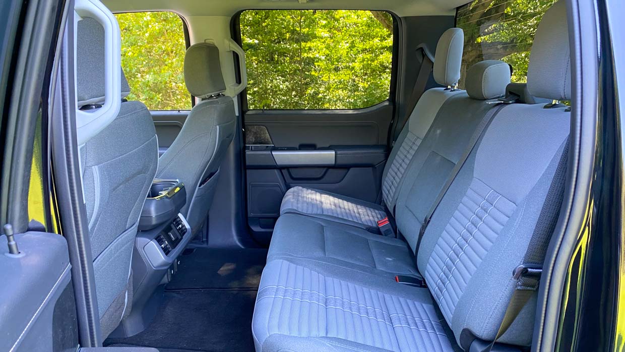 Ford F-150 XLT Heritage Edition 2023 back seats