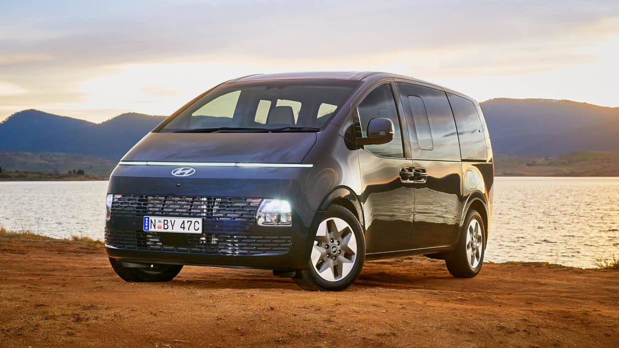 Hyundai Staria Highlander diesel 2021 front 3/4