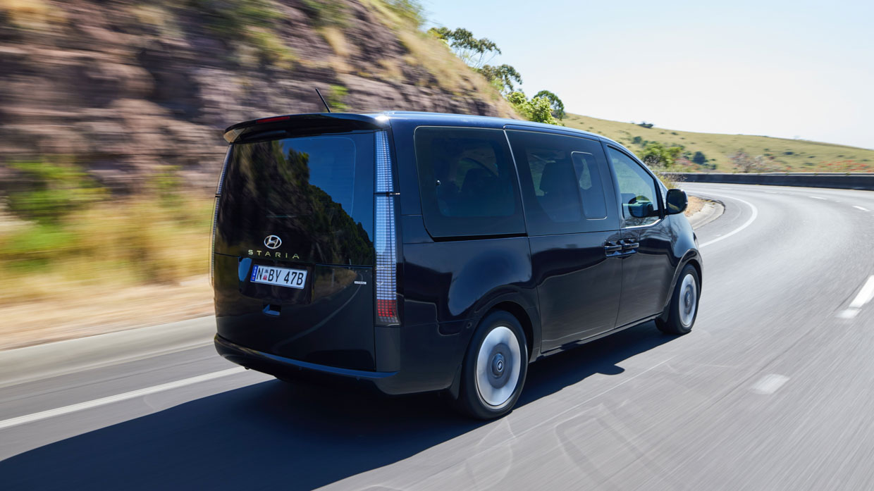 Hyundai Staria Highlander diesel 2021 driving highway 2