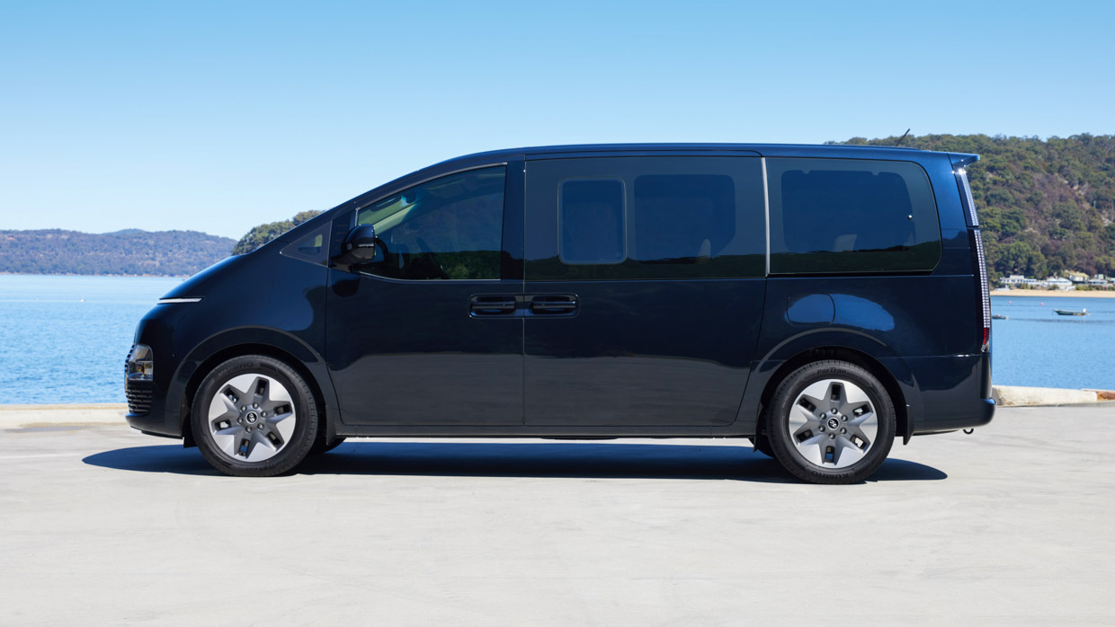 Hyundai Staria Highlander diesel 2021 side