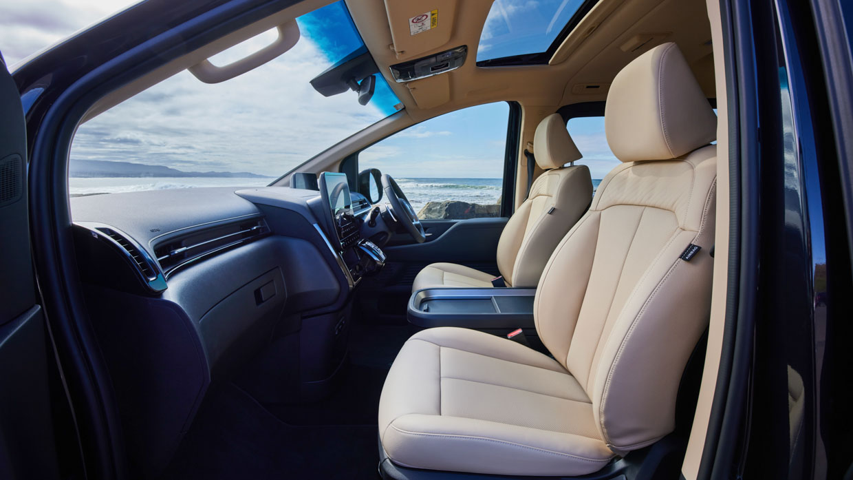 Hyundai Staria Highlander diesel 2021 front seats