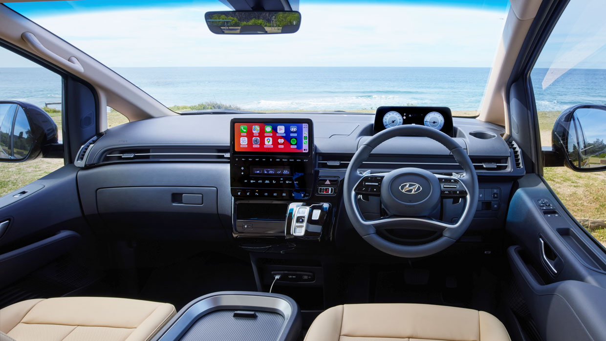 Hyundai Staria Highlander diesel 2021 interior