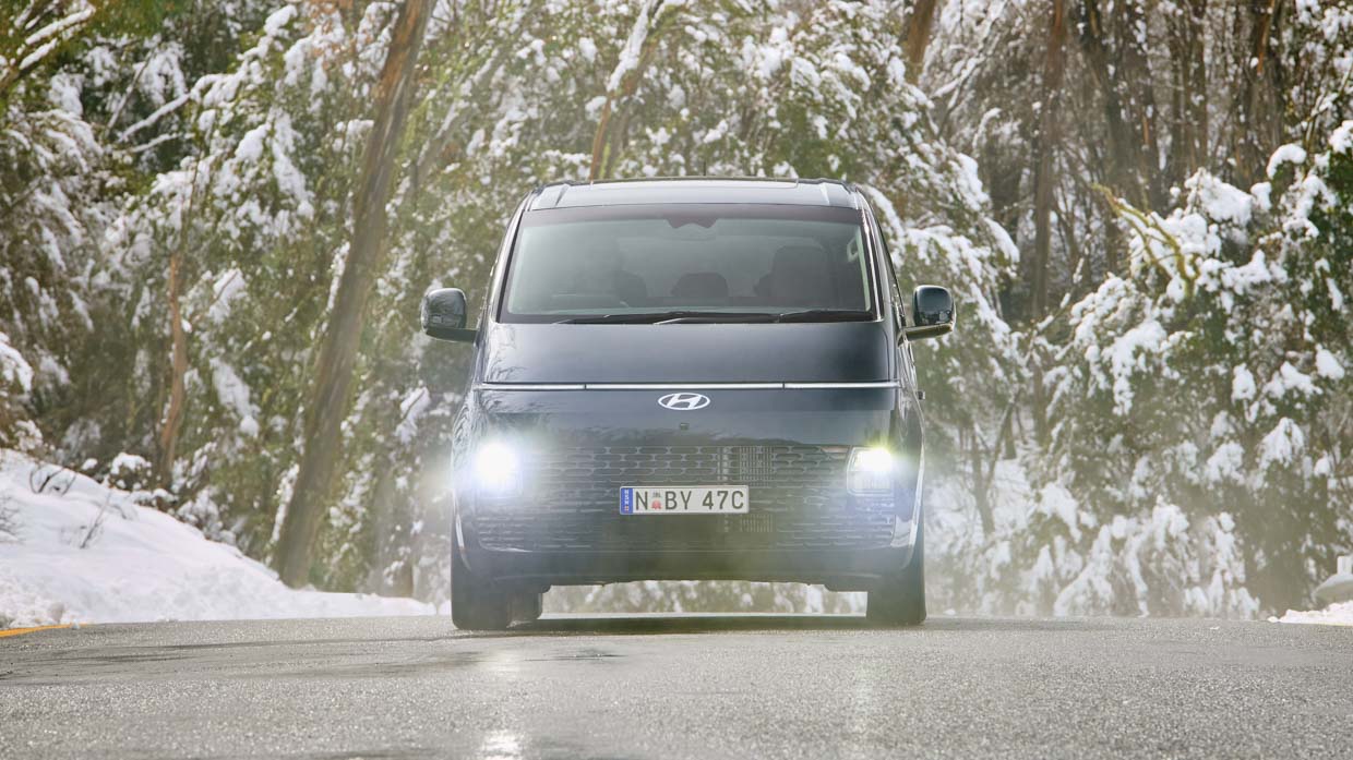 Hyundai Staria Highlander diesel 2021 front driving