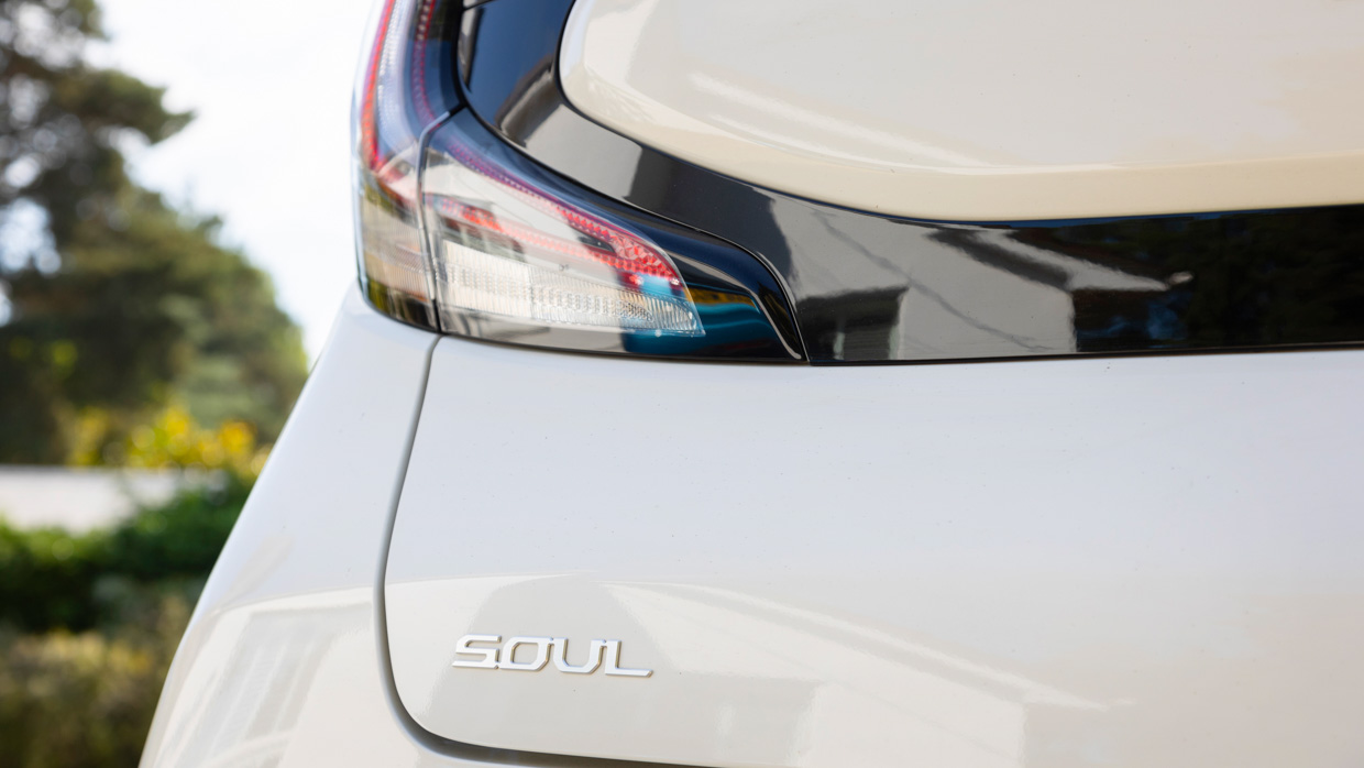 Kia Soul EV LR 2023 badge 2