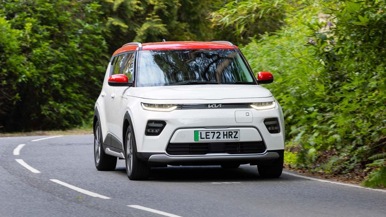 Kia Soul EV LR 2023 driving front 2