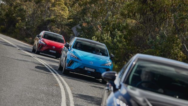 MG4 2023 Essence 77 group shot