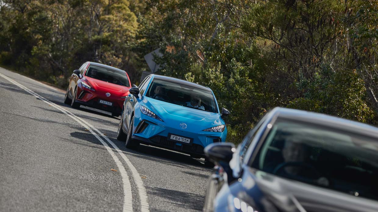 MG4 2023 Essence 77 group shot