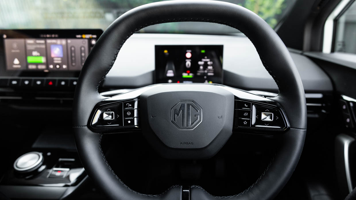 2023 MG4 steering wheel and screens