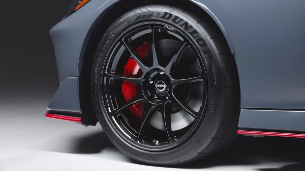 Nissan Z Nismo 2024 19 inch gloss black Rays wheels