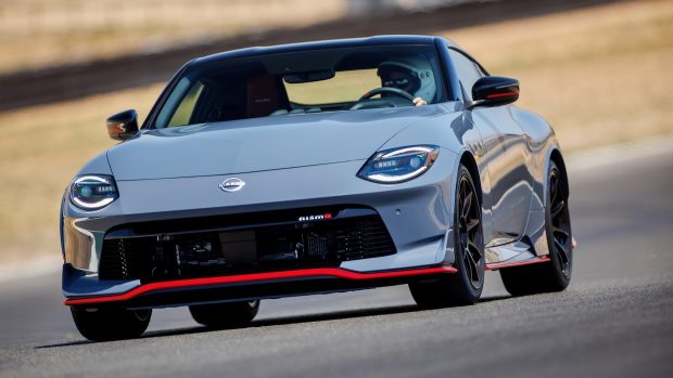 Nissan Z Nismo 2024 driving on track