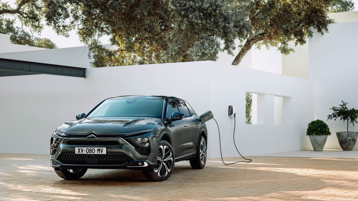 2024 Citroen C5X PHEV charging shot