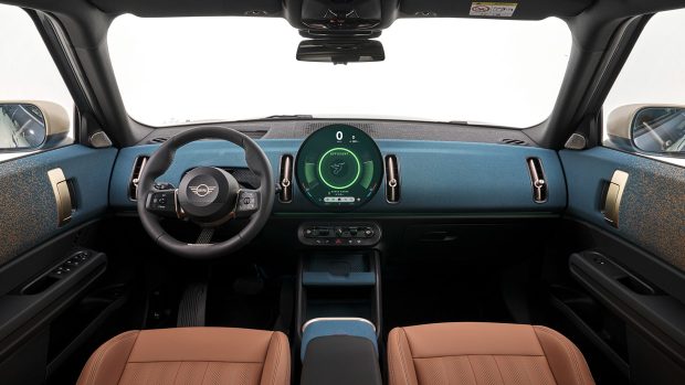 Mini Countryman EV 2024 tan interior