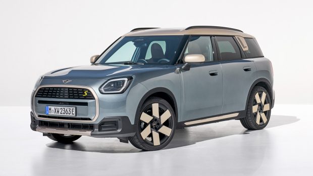 Mini Countryman EV 2024 grey front three quarter