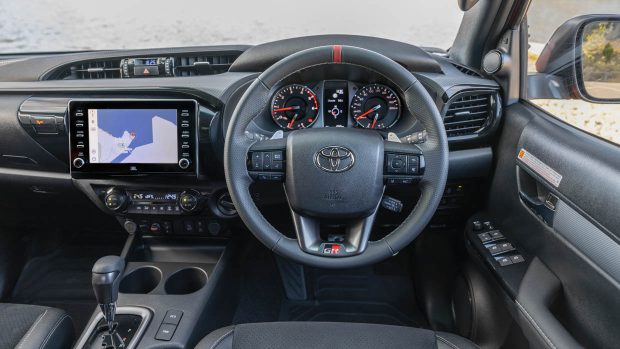 Toyota HIlux GR Sport 2023 14