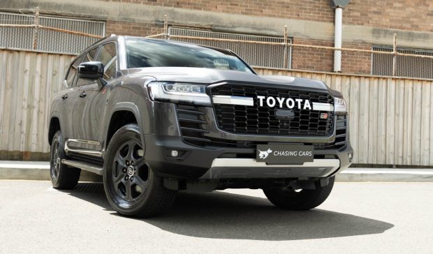 Toyota Land Cruiser GR Sport 2023 Front 3/4