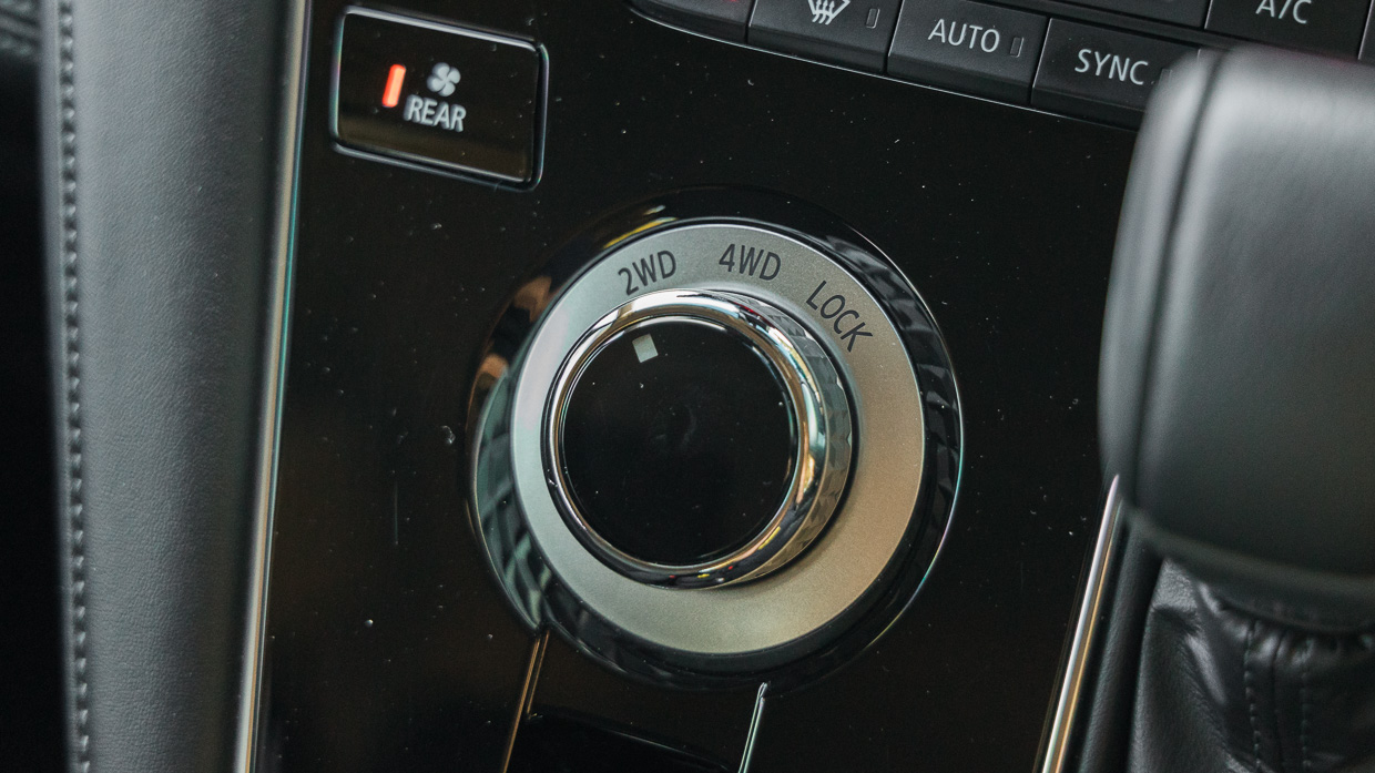 Mitsubishi Delica 2021 interior 4wd lock